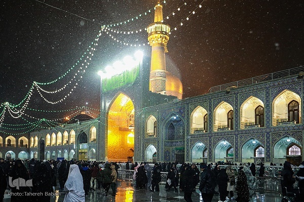 درخشش آیات قرآن در بارش برف