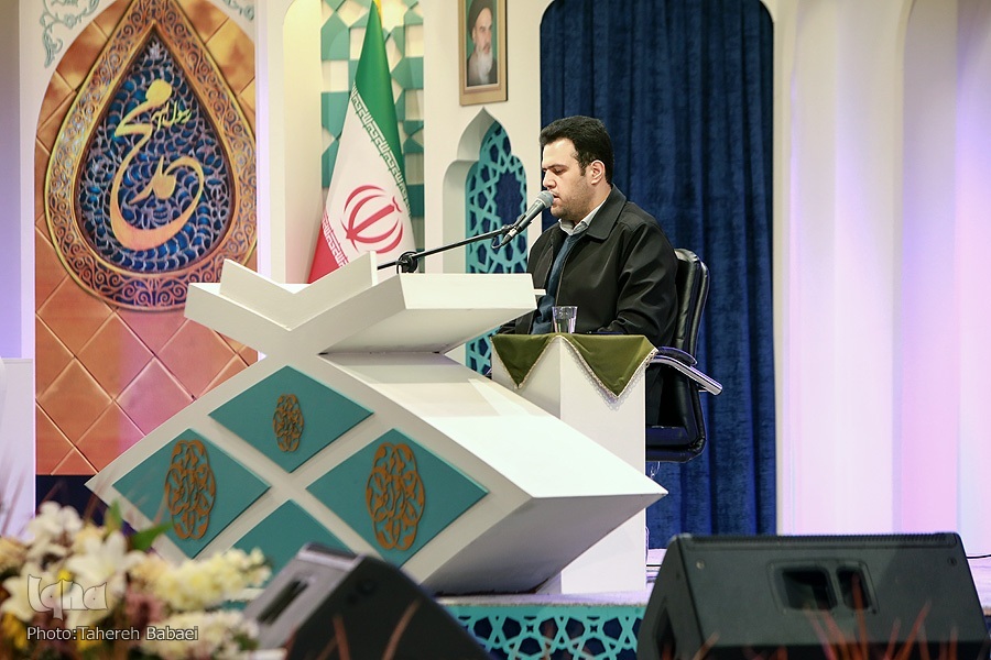 درخشش آیات قرآن در بارش برف