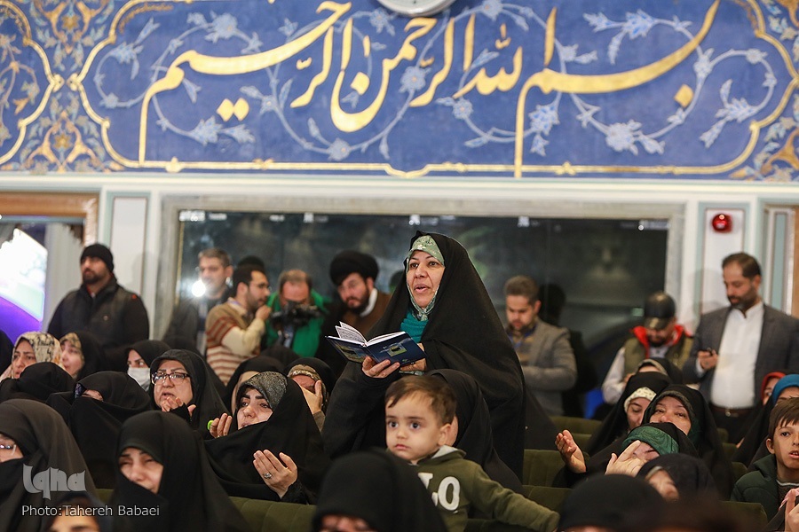 درخشش آیات قرآن در بارش برف