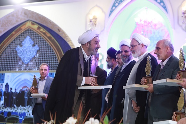 ۸ پیشکسوت قرآنی مشهد تجلیل شدند ۸ پیشکسوت قرآنی مشهد تجلیل شدند