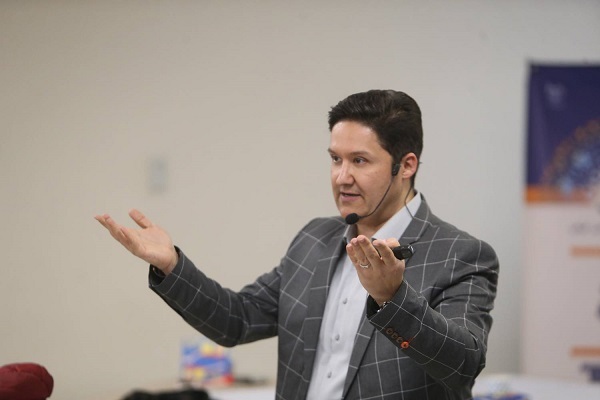 رضا اصغریان، مدرس کسب و کار