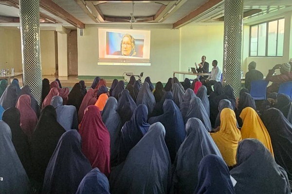 آشنایی با دستاوردهای انقلاب اسلامی در مرکز اسلامی تانزانیا آشنایی با دستاوردهای انقلاب اسلامی در مرکز اسلامی تانزانیا