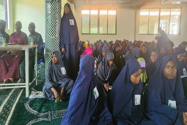 آشنایی با دستاوردهای انقلاب اسلامی در مرکز اسلامی تانزانیا آشنایی با دستاوردهای انقلاب اسلامی در مرکز اسلامی تانزانیا