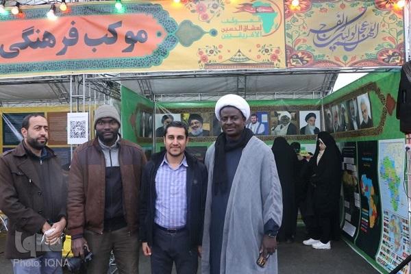 ارسالی/موکب طلاب آفریقایی مقیم قم میزبان منتظران حضرت مهدی (عج)+ فیلم