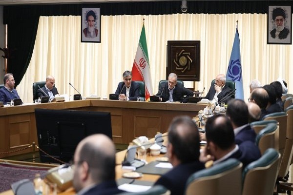 بازدید سرزده پزشکیان از بانک مرکزی