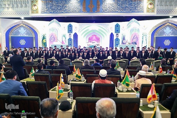 قلب تالار قدس با آوای وحی به تپش افتاد؛ کوک شدن صدای قاریان و حافظان