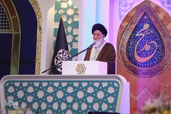 گریبان جهان تا قیامت در دستان رسول الله (ص) است گریبان جهان تا قیامت در دستان رسول الله (ص) است