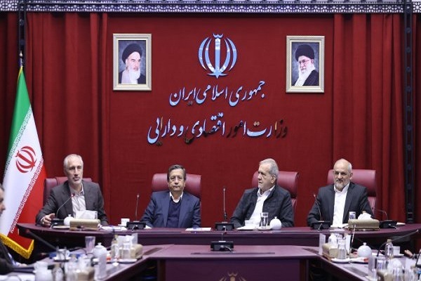 حضور سرزده پزشکیان در وزارت امور اقتصادی و دارایی حضور سرزده پزشکیان در وزارت امور اقتصادی و دارایی