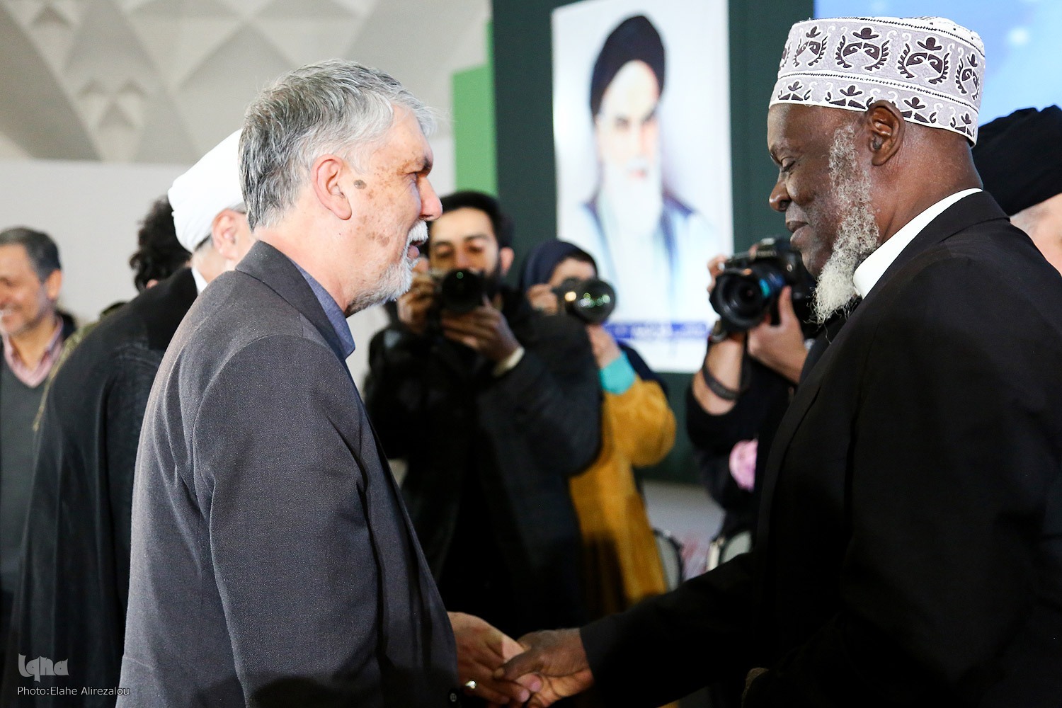 اتفاقات افتتاحیه و اولین شب نمایشگاه قرآن + عکس اتفاقات افتتاحیه و اولین شب نمایشگاه قرآن + عکس