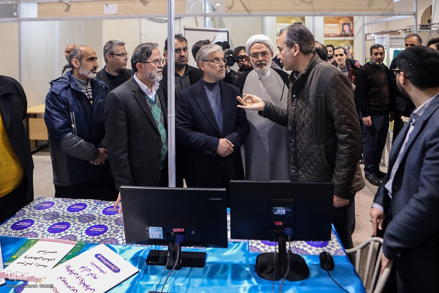 وزیر علوم از غرفه ایکنا در نمایشگاه بینالمللی قرآن بازدید کرد وزیر علوم از غرفه ایکنا در نمایشگاه بینالمللی قرآن بازدید کرد