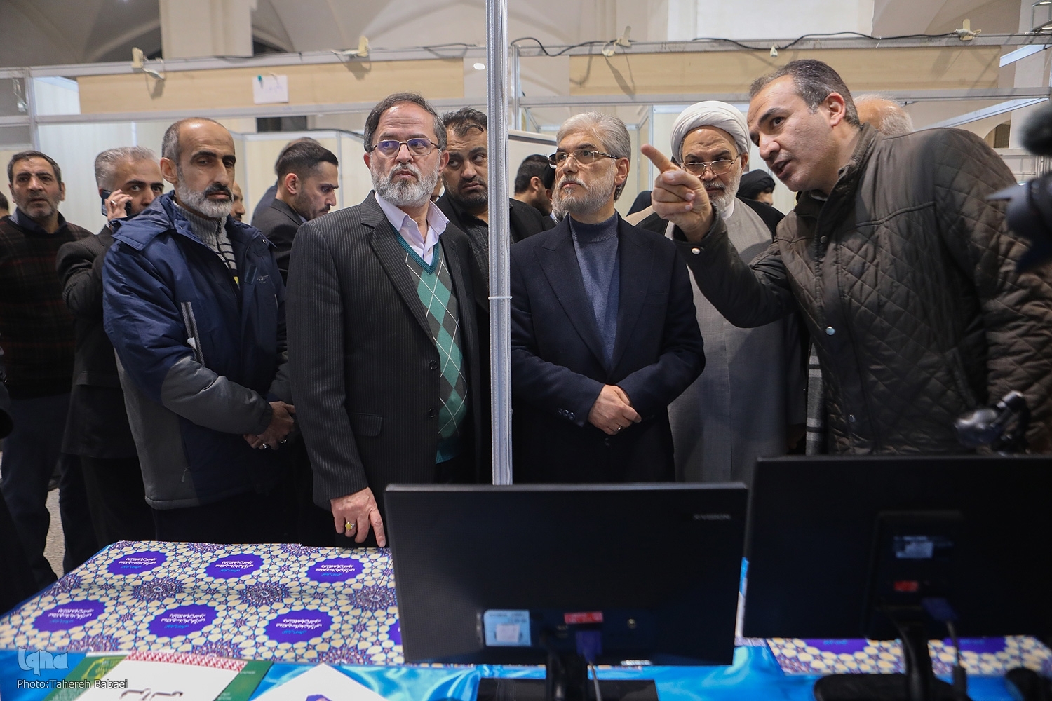 وزیر علوم از غرفه ایکنا در نمایشگاه بینالمللی قرآن بازدید کرد وزیر علوم از غرفه ایکنا در نمایشگاه بینالمللی قرآن بازدید کرد