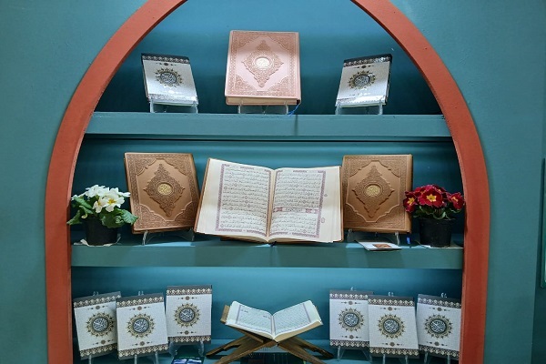 برپایی قرعه‌کشی بزرگ پرچم حسینی در نمایشگاه قرآن + عکس