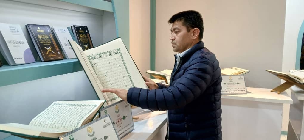 عرضه مصحف «ثمرة الأربعین» در بخش بین‌الملل نمایشگاه قرآن +  عکس