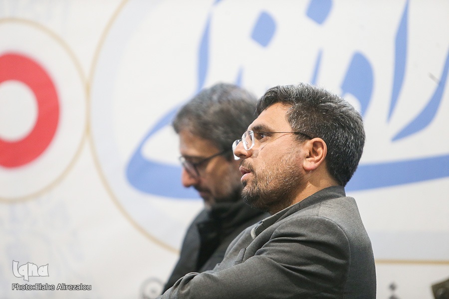 ترجمه مبسوط قرآن در بخش دانشگاهی نمایشگاه رونمایی شد ترجمه مبسوط قرآن در بخش دانشگاهی نمایشگاه رونمایی شد