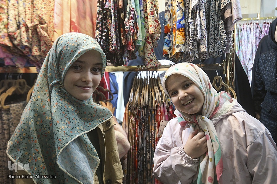 تنوع در رنگ و طراحی؛ مشخصه بزرگ‌ترین نمایشگاه عفاف و حجاب ایران