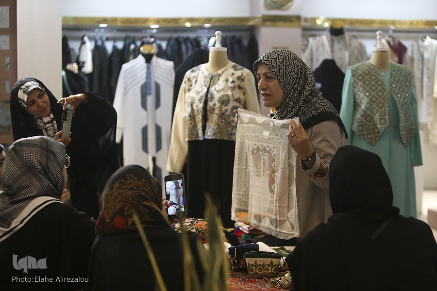تنوع در رنگ و طراحی؛ مشخصه بزرگ‌ترین نمایشگاه عفاف و حجاب ایران