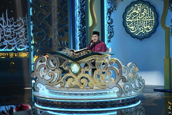 رقابت پنج قاری در چهاردهمین دوره جایزه تلاوت «العمید» در عراق + عکس رقابت پنج قاری در چهاردهمین دوره جایزه تلاوت «العمید» در عراق + عکس