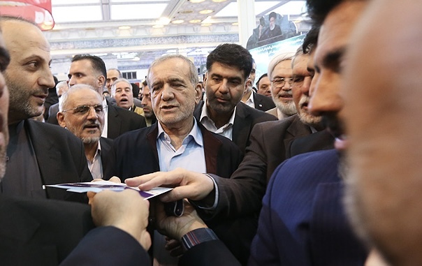 رئیس جمهور خبرنگار افتخاری ایکنا شد + عکس