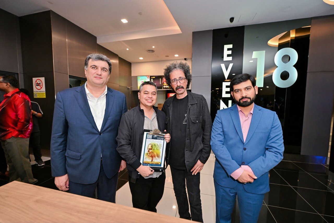 سینما یکی از مهمترین ابزارهای تبادل فرهنگی و درک متقابل بین ملتهاست سینما یکی از مهمترین ابزارهای تبادل فرهنگی و درک متقابل بین ملتهاست