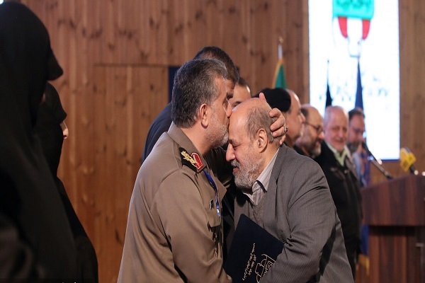 اجازه روایت دفاع مقدس را به دشمنان ندهیم