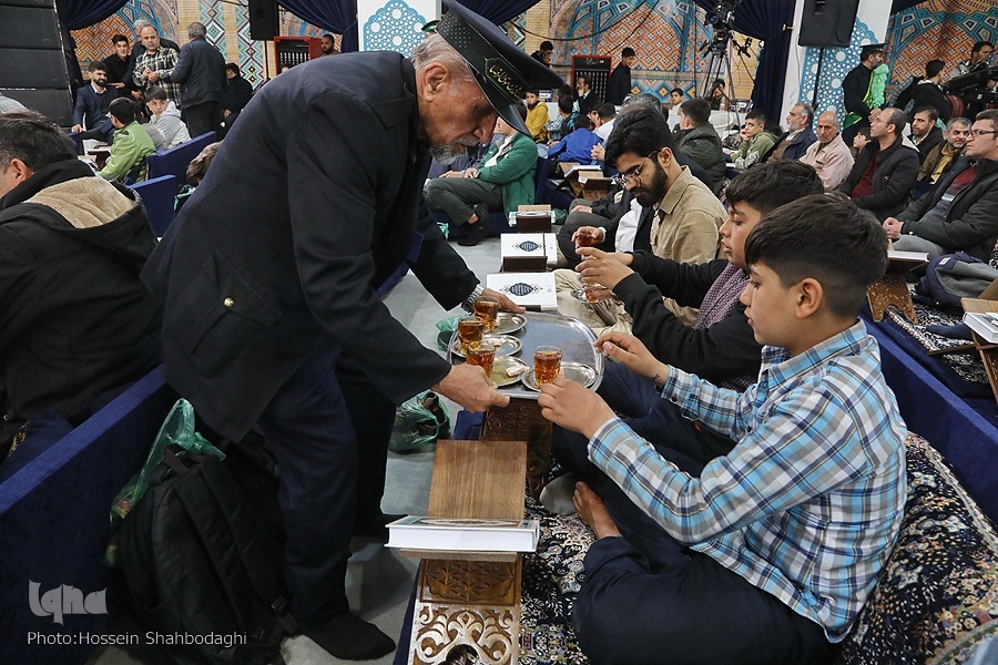 کبوتران، برف و تلاوت؛ شبهای فراموش نشدنی امامزاده حسین (ع) قزوین کبوتران، برف و تلاوت؛ شبهای فراموش نشدنی امامزاده حسین (ع) قزوین