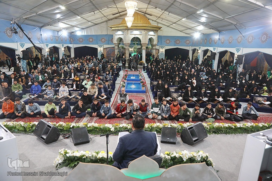 آوای قرآن، کبوتران و برف؛ شبهای امامزاده حسین (ع) قزوین آوای قرآن، کبوتران و برف؛ شبهای امامزاده حسین (ع) قزوین