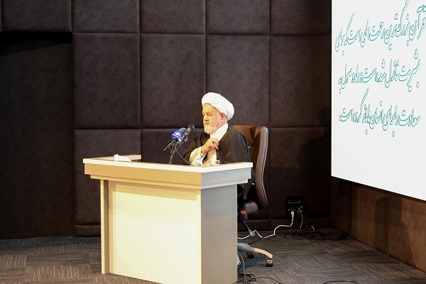 اارسال نشود///قرآن و عترت باید در رأس هرم حکومت اسلامی قرار گیرد