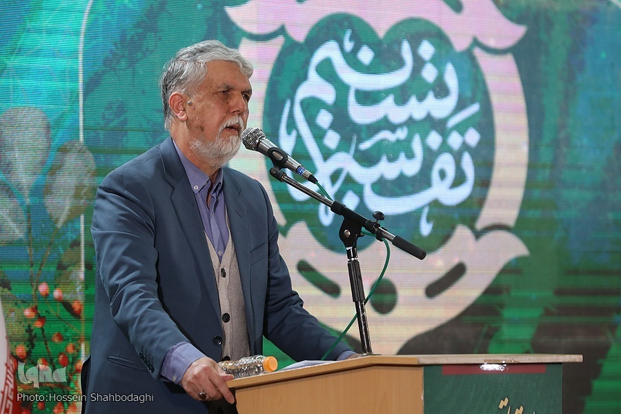 از «تسنیم» گویاترین و معتبرترین تفسیر تشیع تا تجلی الهی دانستن طبیعت توسط اسلام از «تسنیم» گویاترین و معتبرترین تفسیر تشیع تا تجلی الهی دانستن طبیعت توسط اسلام