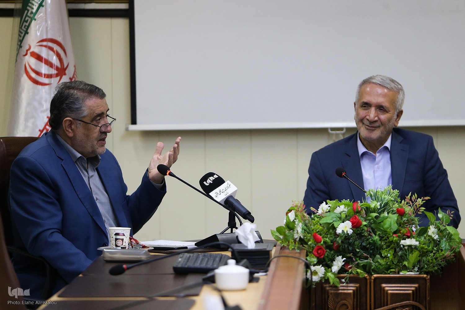 ارتقای جایگاه معلمان از کارمندی به شخصیت علمی، تربیتی و فرهنگی در سایه سند تحول ارتقای جایگاه معلمان از کارمندی به شخصیت علمی، تربیتی و فرهنگی در سایه سند تحول