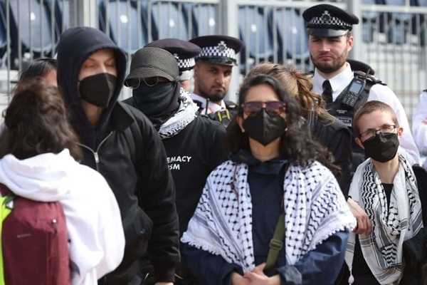 درخواست کارگران انگلیسی برای ممنوعیت صادرات سلاح به اسرائیل + عکس