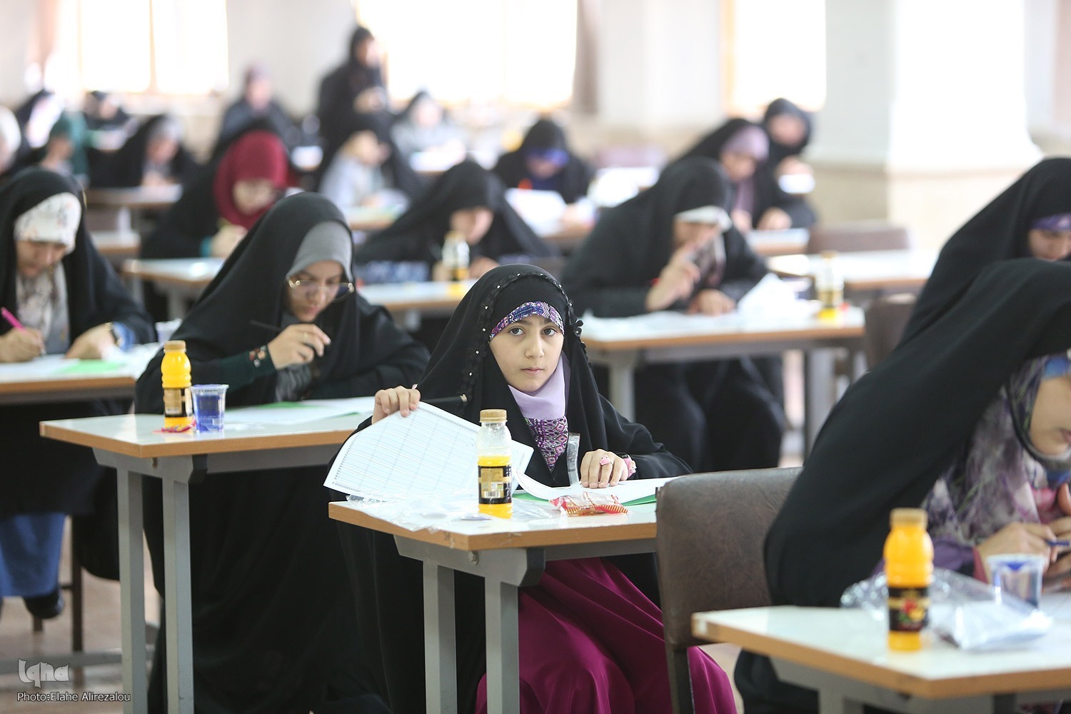 آزمون سراسری اعطای مدرک تخصصی به حافظان قرآن برگزار شد + عکس