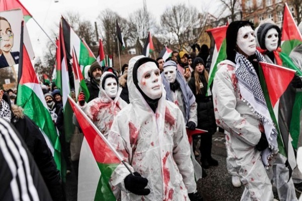 فیلم |  حمایت پادشاه دانمارک از مردم غزه با اهتزاز پرچم فلسطین