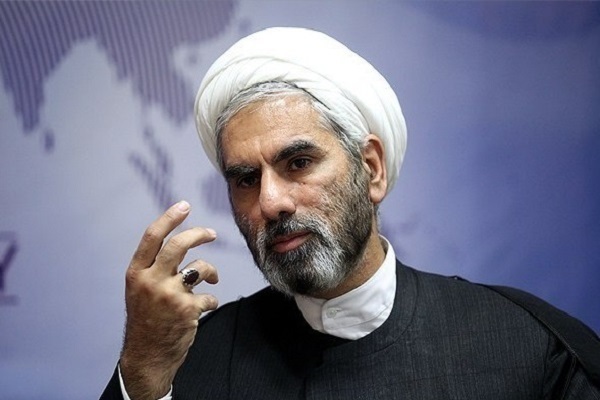 حجت‌الاسلام والمسلمین علیرضا پیروزمند، عضو هیئت علمى دانشگاه عالی دفاع ملی