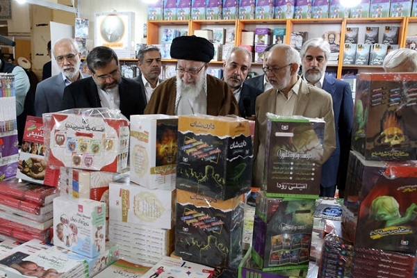 بازدید رهبر انقلاب از نمایشگاه کتاب