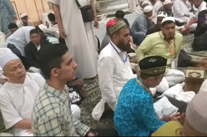 تلاوت مهدی عبرتی در حلقات قرآنی مسجد النبی(ص) + فیلم