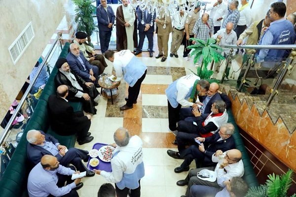 بازدید سرپرست حجاج ایرانی از هتل محل اسکان زائران در مدینه + عکس