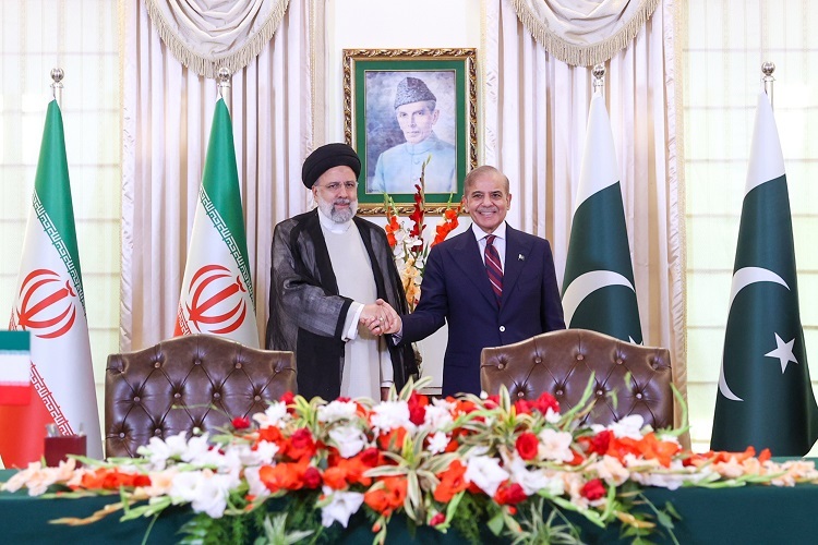 نشست خبری حجتالاسلام و المسلمین رئیسی و شهباز شریف نشست خبری حجتالاسلام و المسلمین رئیسی و شهباز شریف