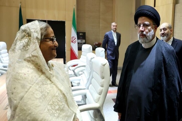 آماده// آيت‌الله رئیسی، مسئول و متعهد به دفاع از منافع مردم بود