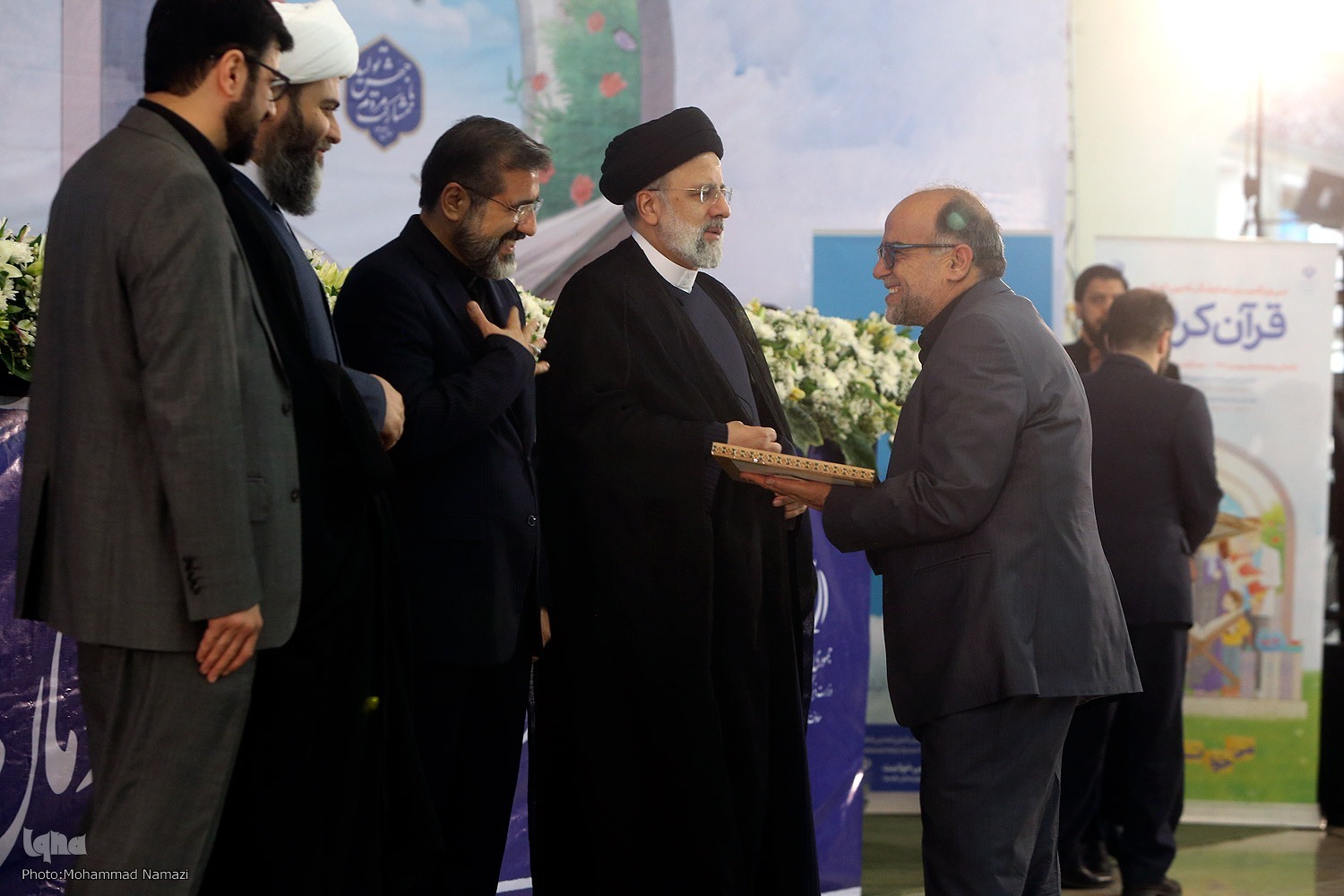 تبدیل حال مردم به احسنالحال در پرتو قرآن + عکس تبدیل حال مردم به احسنالحال در پرتو قرآن + عکس