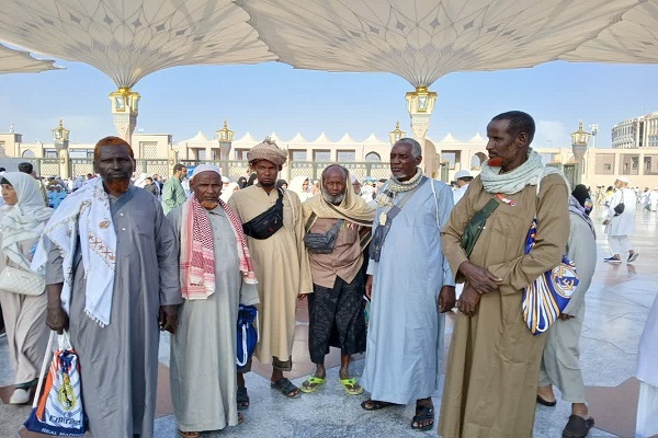 حضور هزاران زائر خارجی حج تمتع در مدینه منوره + عکس و فیلم