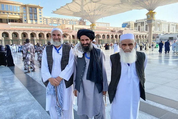 حضور هزاران زائر خارجی حج تمتع در مدینه منوره + عکس و فیلم