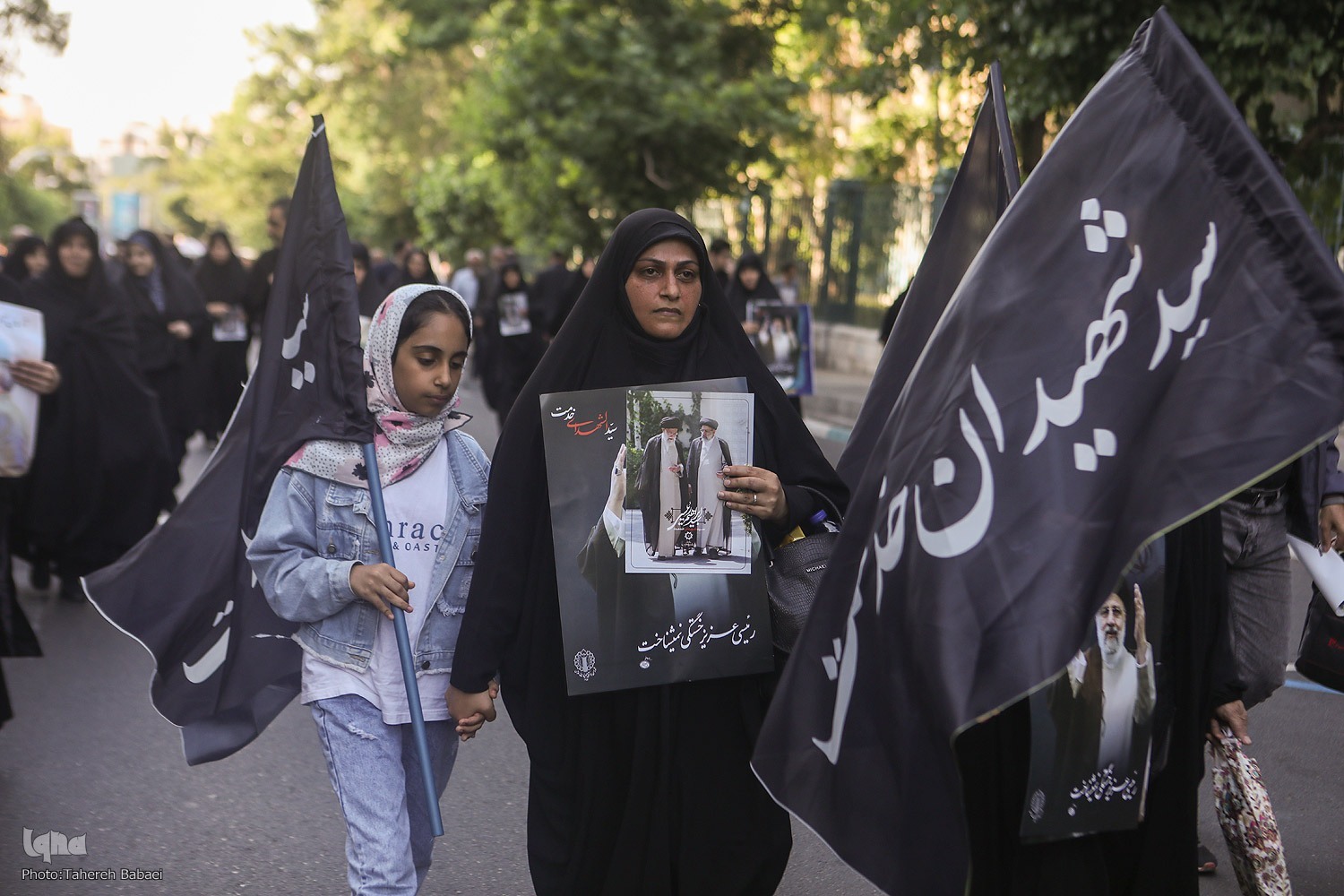 مزدِ خدمت بی‌منت جز شهادت نیست / افتخار می‌کنیم به یک شهید رأی دادیم