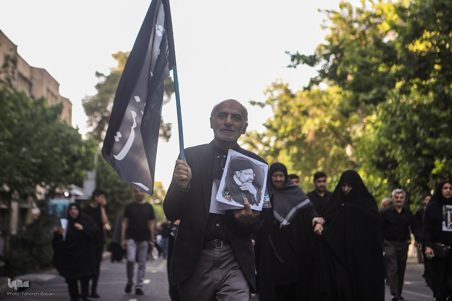 مزدِ خدمت بی‌منت جز شهادت نیست / افتخار می‌کنیم به یک شهید رأی دادیم