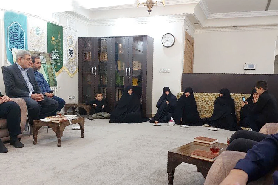 حضور جمعی از فعالان قرآنی در بیت آیت‌الله رئیسی + عکس