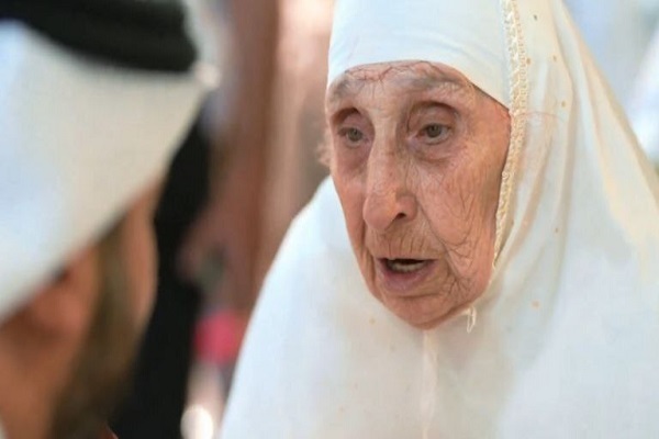 بانوی ۱۳۰ ساله الجزایری مُسن‌ترین حاجی امسال + عکس