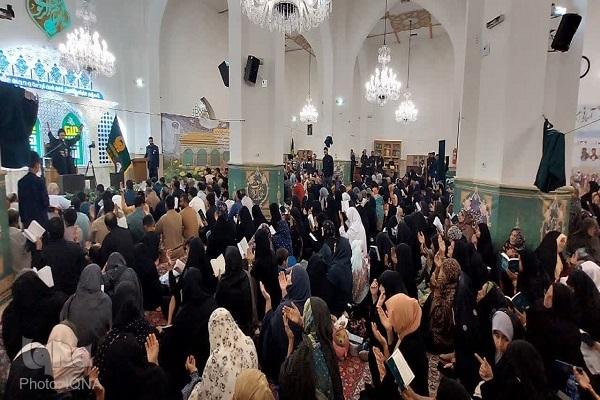 ویژه برنامه دعای عرفه ویژه زائرین غیرایرانی در حرم مطهر رضوی برگزار شد