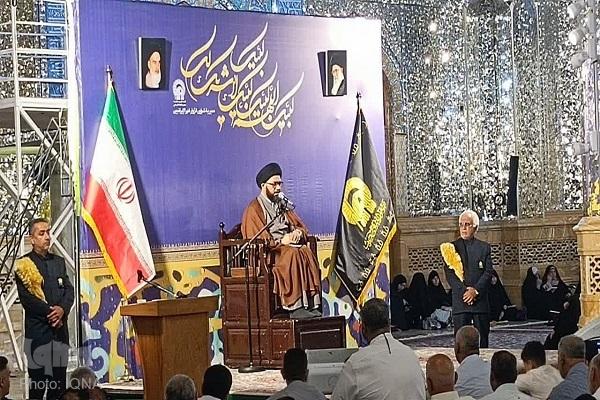 ویژه برنامه دعای عرفه ویژه زائرین غیرایرانی در حرم مطهر رضوی برگزار شد