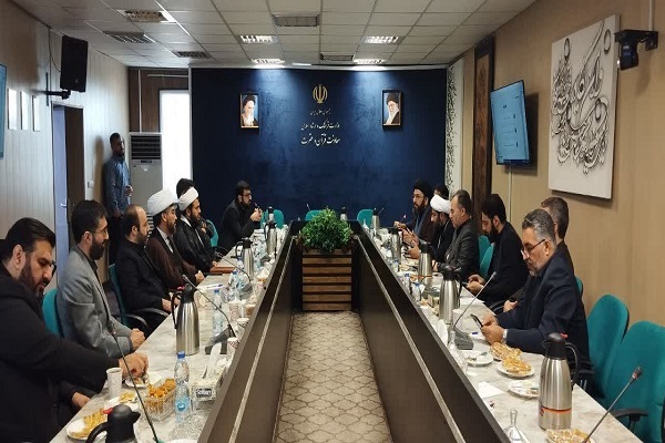 ساخت تندیس «نماد قرآن به دست شهید» در میدان پاستور