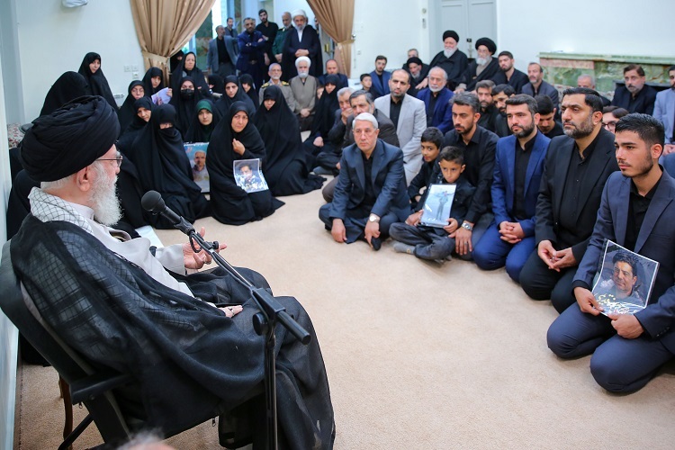 دیدار خانواده‌های شهدای خدمت با رهبر انقلاب