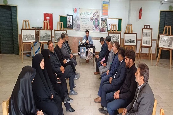 محفل ادبی یاد یاران در شهرستان طارم برگزار شد محفل ادبی یاد یاران در شهرستان طارم برگزار شد